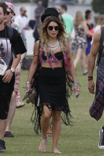 Vanessa Hudgens feet photo thumbnail