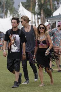 Vanessa Hudgens feet photo thumbnail