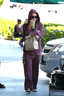 Vanessa Hudgens feet photo thumbnail