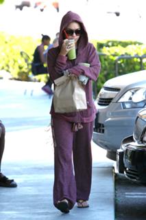 Vanessa Hudgens feet photo thumbnail