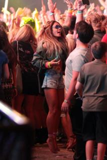 Vanessa Hudgens feet photo thumbnail