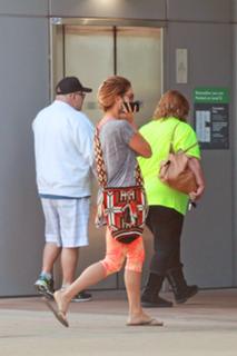 Vanessa Hudgens feet photo thumbnail