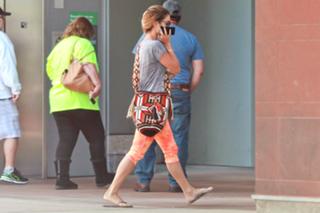 Vanessa Hudgens feet photo thumbnail