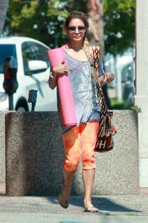 Vanessa Hudgens feet photo thumbnail