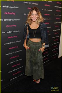 Vanessa Hudgens feet photo thumbnail
