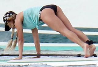 Vanessa Hudgens feet photo thumbnail