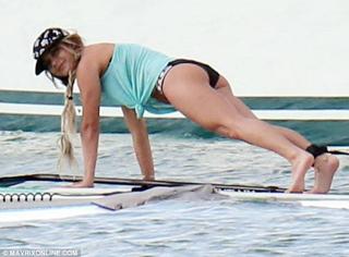 Vanessa Hudgens feet photo thumbnail
