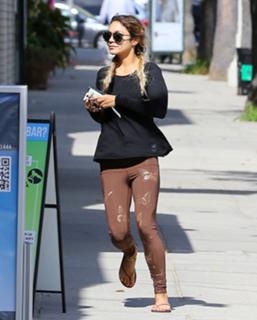 Vanessa Hudgens feet photo thumbnail