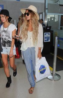 Vanessa Hudgens feet photo thumbnail