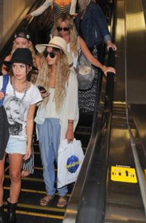 Vanessa Hudgens feet photo thumbnail