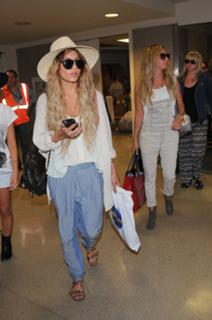 Vanessa Hudgens feet photo thumbnail