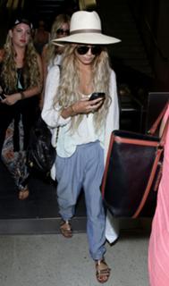 Vanessa Hudgens feet photo thumbnail