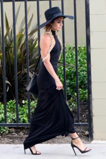 Vanessa Hudgens feet photo thumbnail