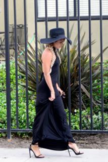 Vanessa Hudgens feet photo thumbnail