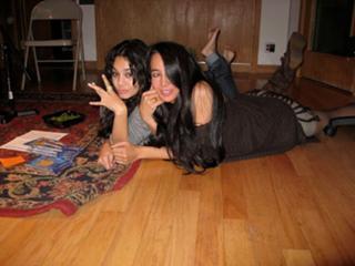 Vanessa Hudgens feet photo thumbnail