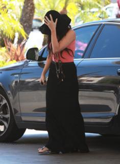 Vanessa Hudgens feet photo thumbnail