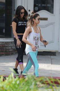 Vanessa Hudgens feet photo thumbnail