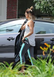 Vanessa Hudgens feet photo thumbnail