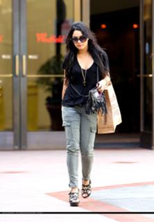 Vanessa Hudgens feet photo thumbnail
