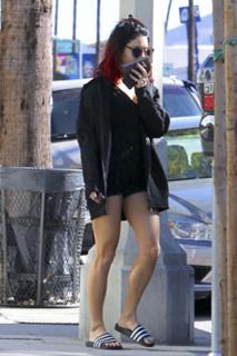 Vanessa Hudgens feet photo thumbnail