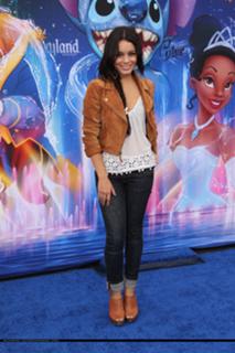 Vanessa Hudgens feet photo thumbnail