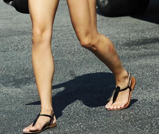 Vanessa Hudgens feet photo thumbnail