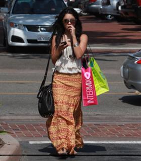 Vanessa Hudgens feet photo thumbnail