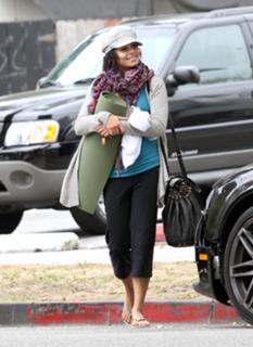 Vanessa Hudgens feet photo thumbnail