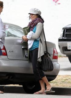 Vanessa Hudgens feet photo thumbnail