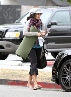 Vanessa Hudgens feet photo thumbnail