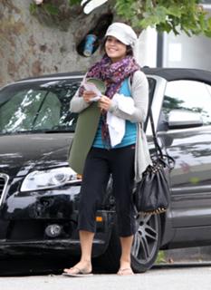 Vanessa Hudgens feet photo thumbnail