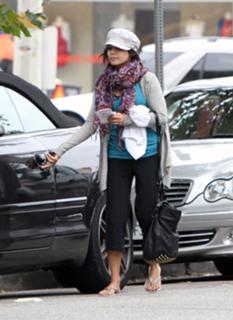 Vanessa Hudgens feet photo thumbnail