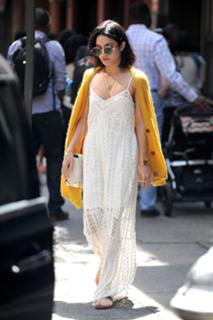 Vanessa Hudgens feet photo thumbnail