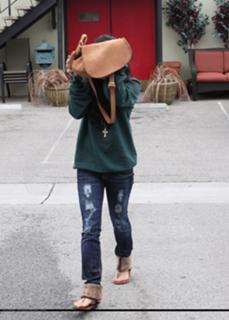 Vanessa Hudgens feet photo thumbnail