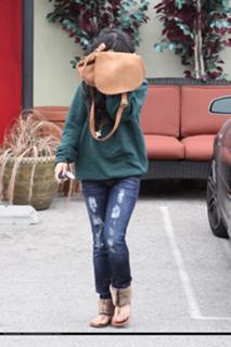 Vanessa Hudgens feet photo thumbnail