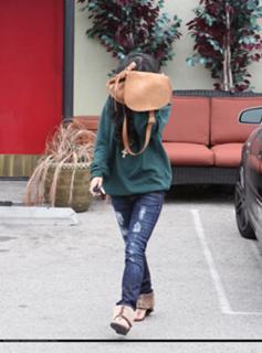 Vanessa Hudgens feet photo thumbnail