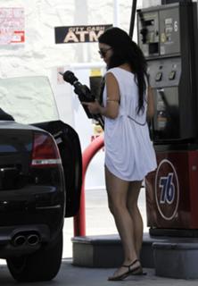 Vanessa Hudgens feet photo thumbnail