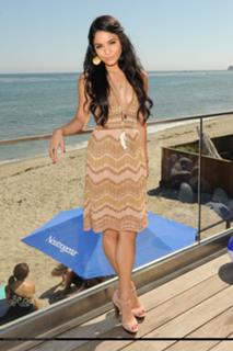 Vanessa Hudgens feet photo thumbnail