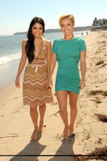 Vanessa Hudgens feet photo thumbnail