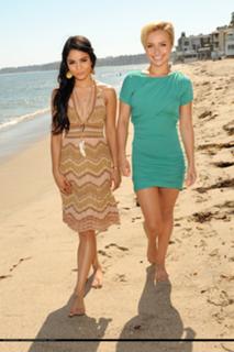 Vanessa Hudgens feet photo thumbnail