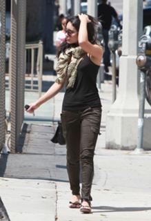 Vanessa Hudgens feet photo thumbnail