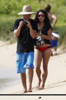 Vanessa Hudgens feet photo thumbnail