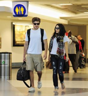 Vanessa Hudgens feet photo thumbnail