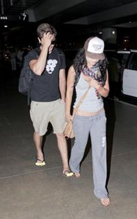 Vanessa Hudgens feet photo thumbnail