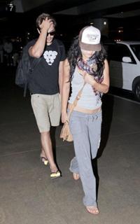 Vanessa Hudgens feet photo thumbnail