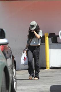 Vanessa Hudgens feet photo thumbnail