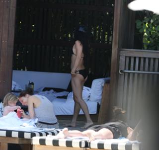 Vanessa Hudgens feet photo thumbnail