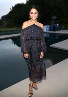 Vanessa Hudgens feet photo thumbnail