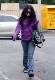 Vanessa Hudgens feet photo thumbnail
