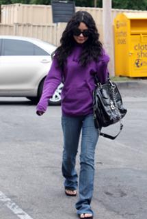 Vanessa Hudgens feet photo thumbnail